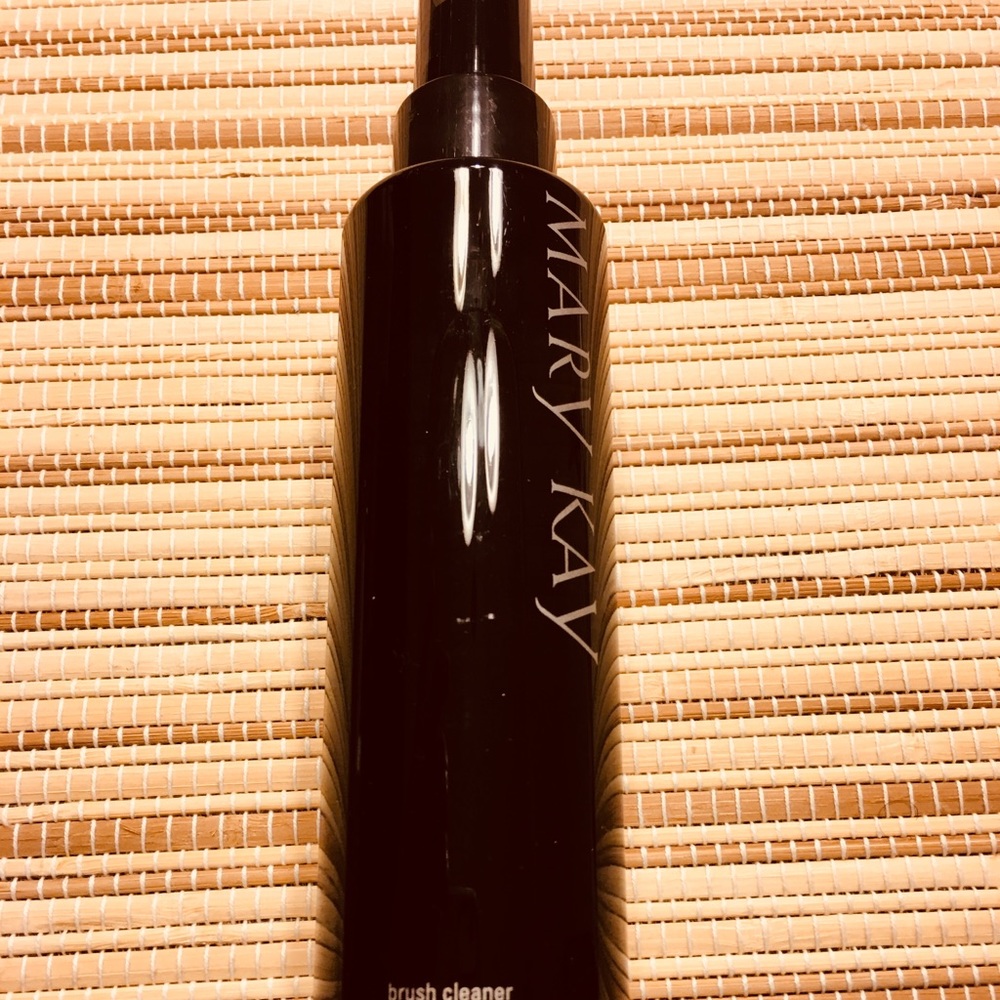 Mary Kay Brush cleaner